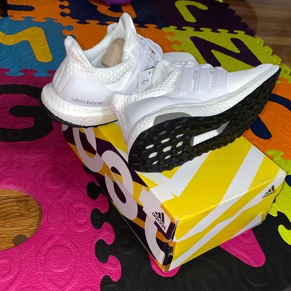 Ultra boost size 6 - Picture 2 of 3